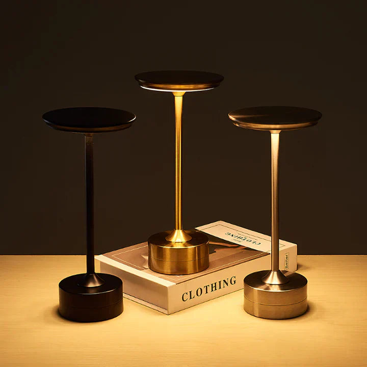 LuxeLumina - Lampa Metallic Elegance